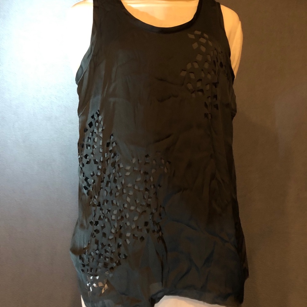Small tank with cutout pattern